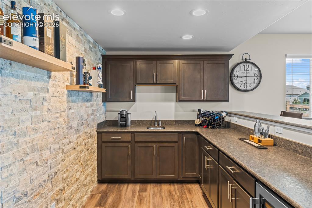 Image 29 of 43: Kitchen