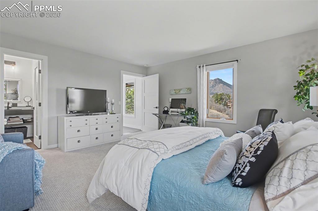 Image 29 of 50: Bedroom