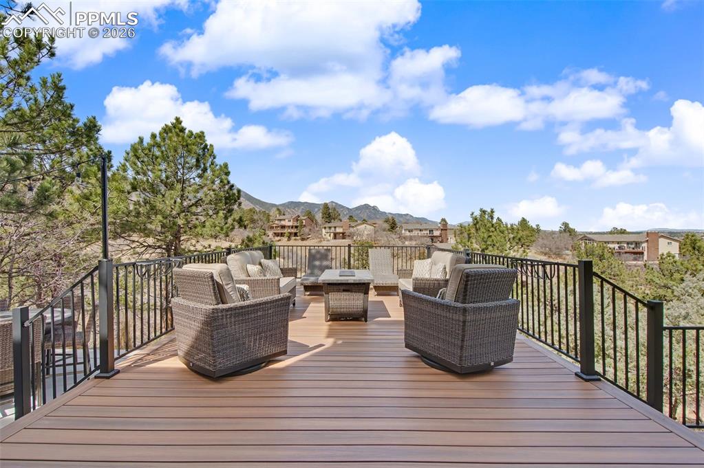 Image 38 of 50: Deck