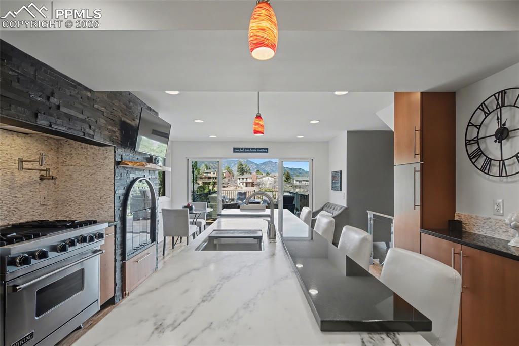 Image 4 of 50: Kitchen