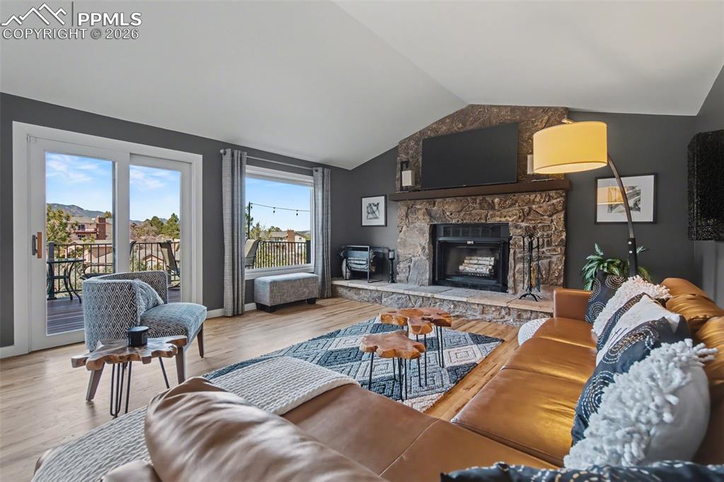 Image 8 of 50: Family Room