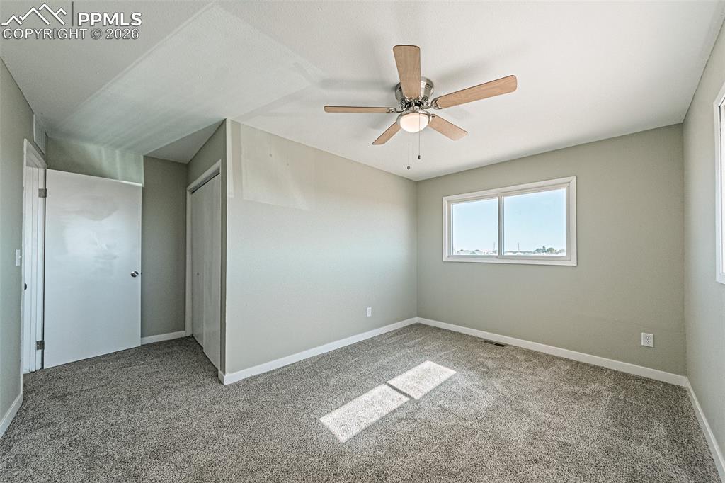 Image 17 of 34: Bedroom