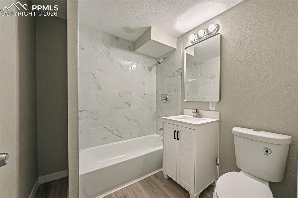 Image 20 of 34: Bathroom