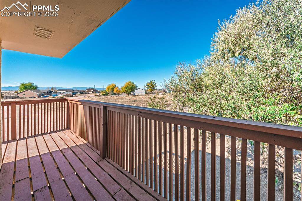 Image 26 of 34: Deck