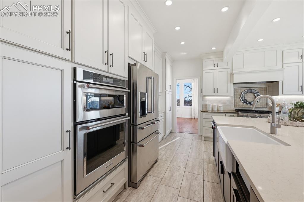 Image 11 of 48: Kitchen