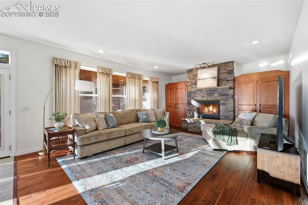 Image 14 of 48: Family Room