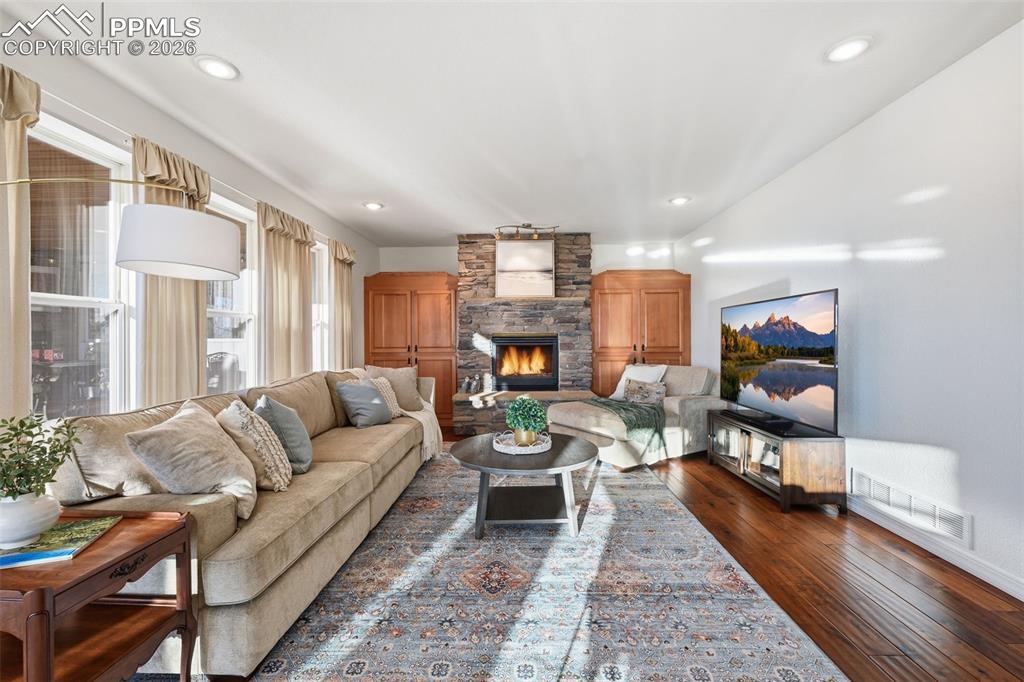 Image 15 of 48: Family Room