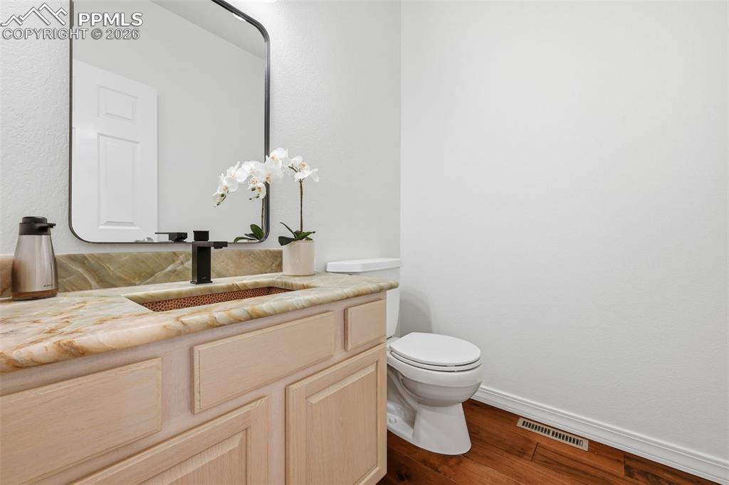 Image 16 of 48: Bathroom