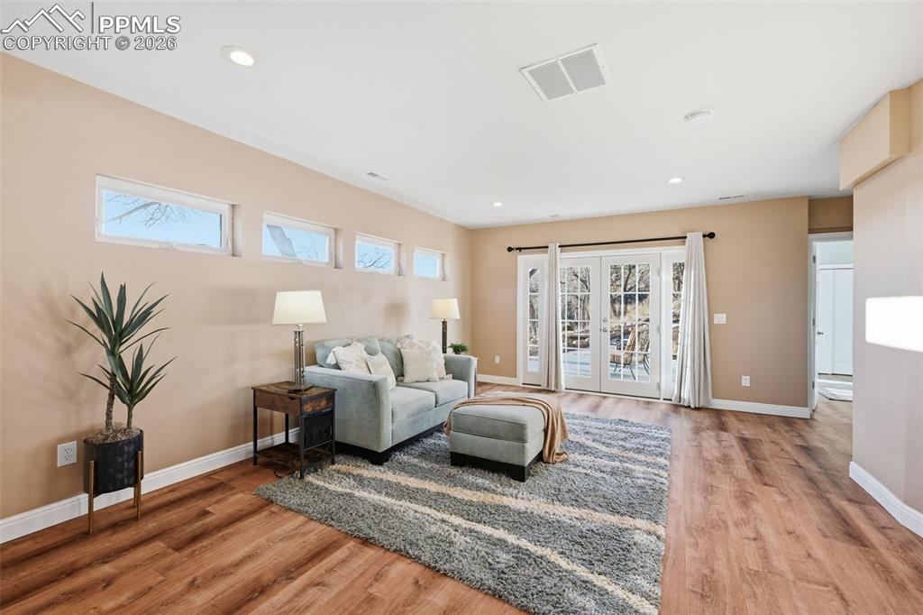 Image 28 of 48: Family Room