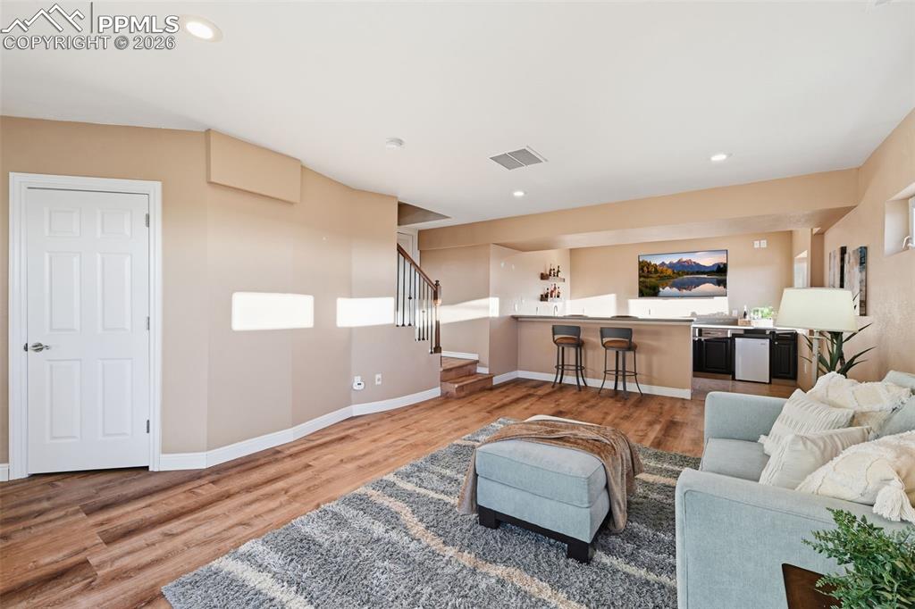 Image 29 of 48: Family Room