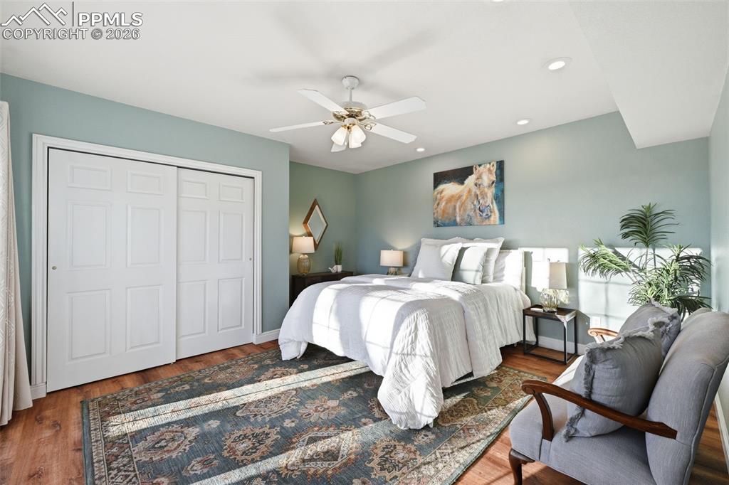 Image 33 of 48: Bedroom