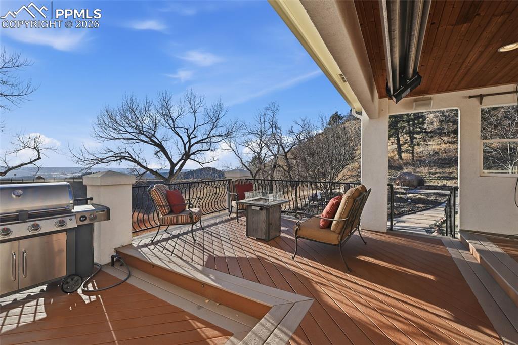 Image 37 of 48: Deck