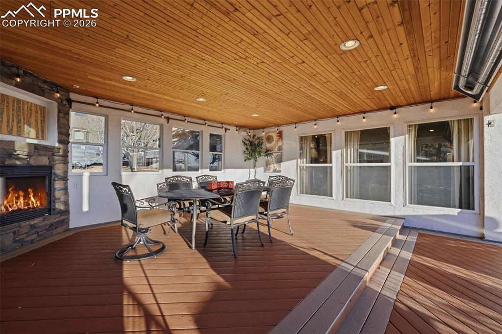 Image 38 of 48: Deck