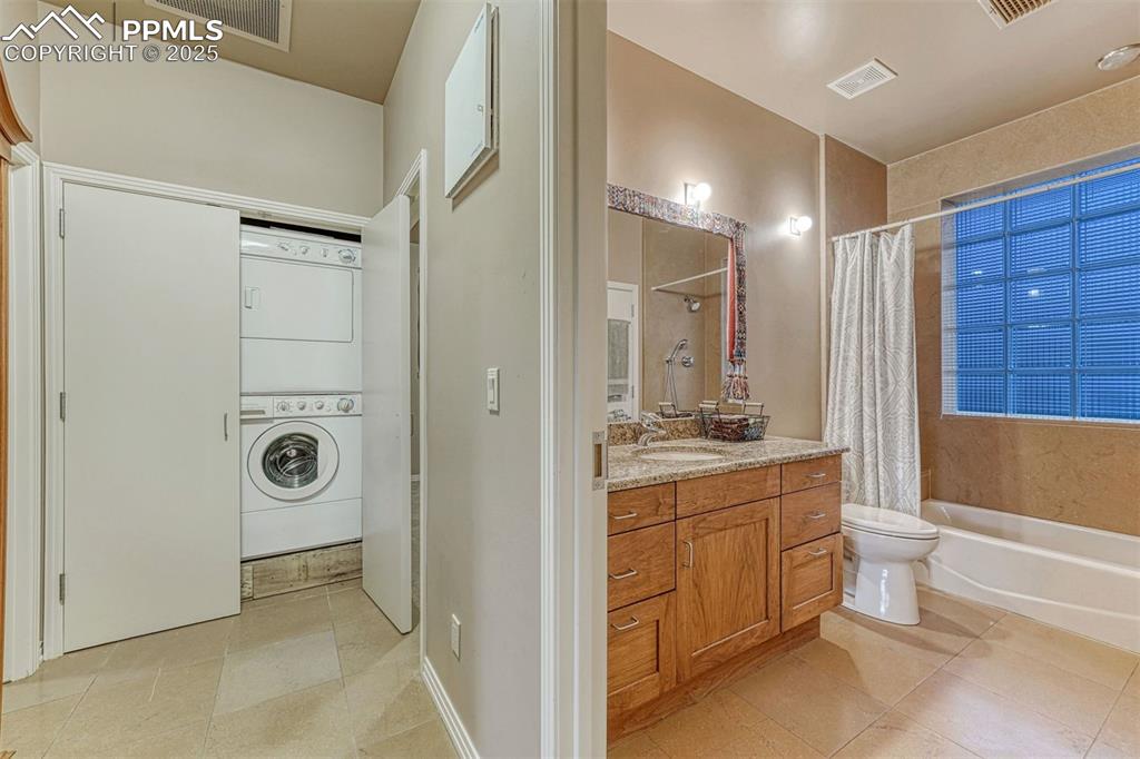 Image 49 of 50: Bathroom
