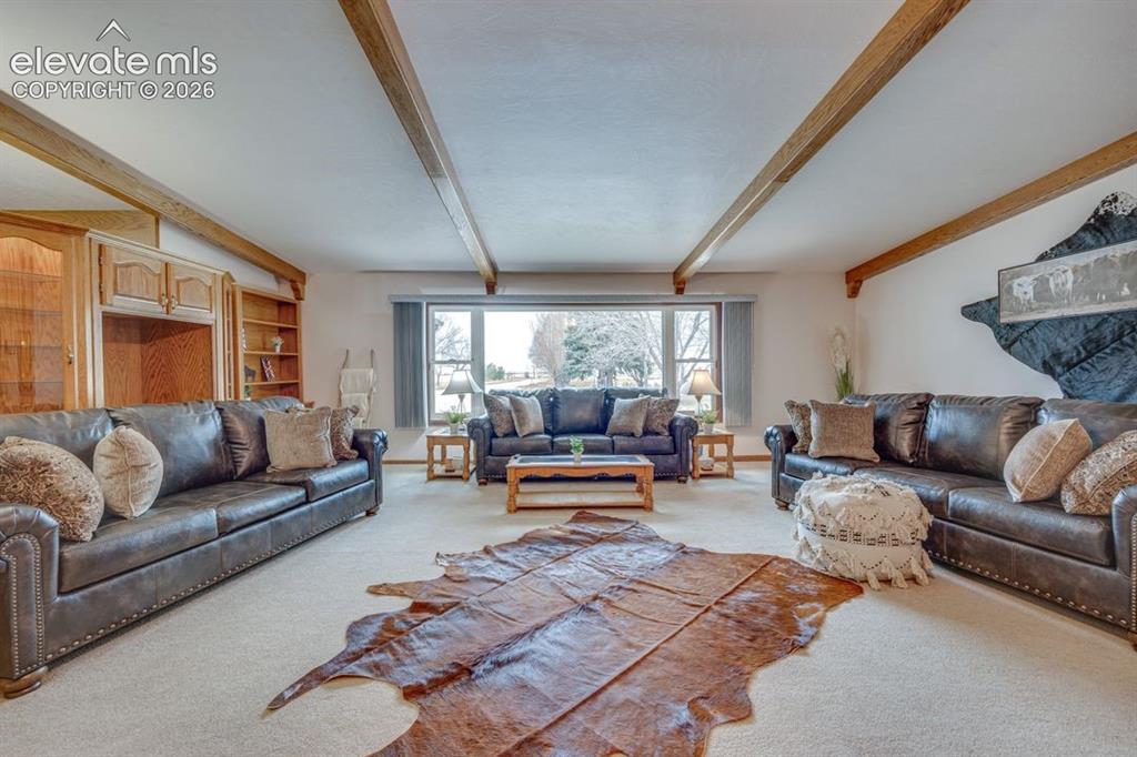 Image 5 of 20: Spacious living room