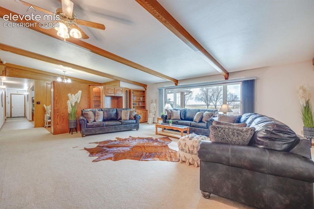 Image 7 of 20: Spacious living room