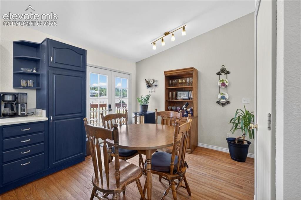 Image 12 of 18: Dining Area