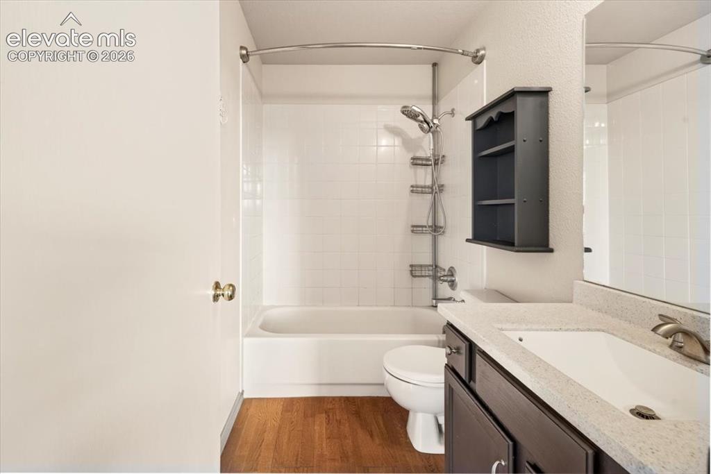 Image 16 of 48: Bathroom