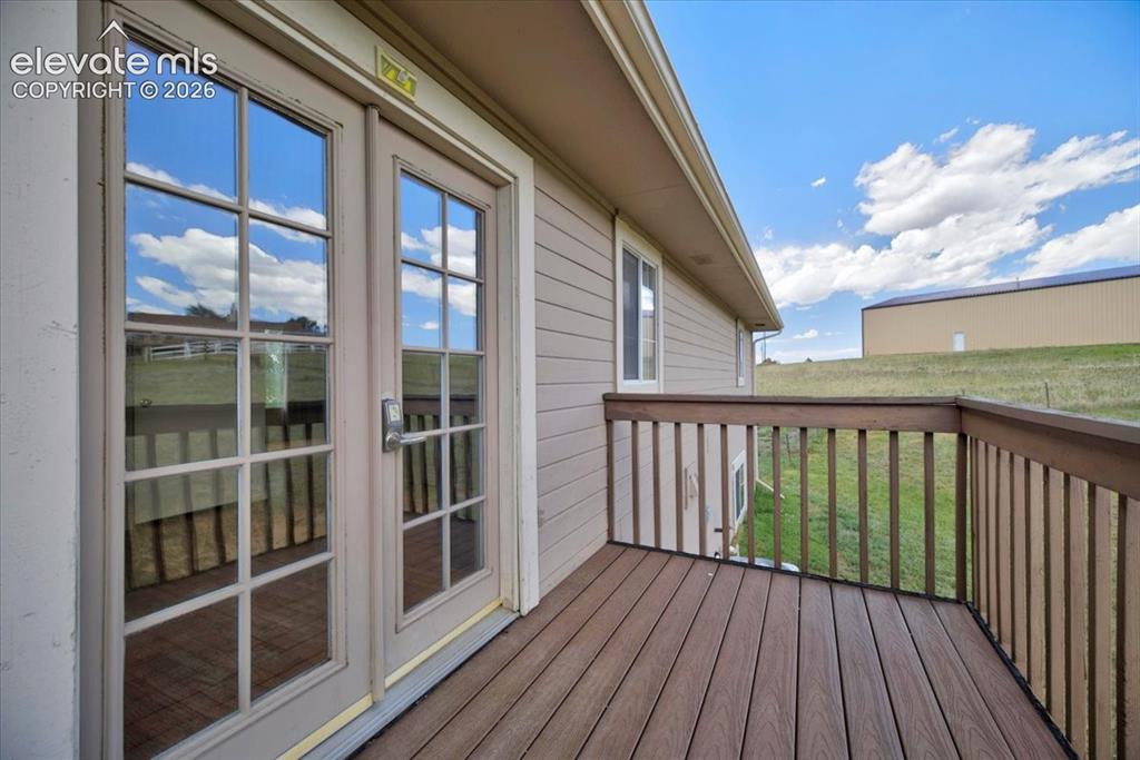 Image 40 of 48: Deck