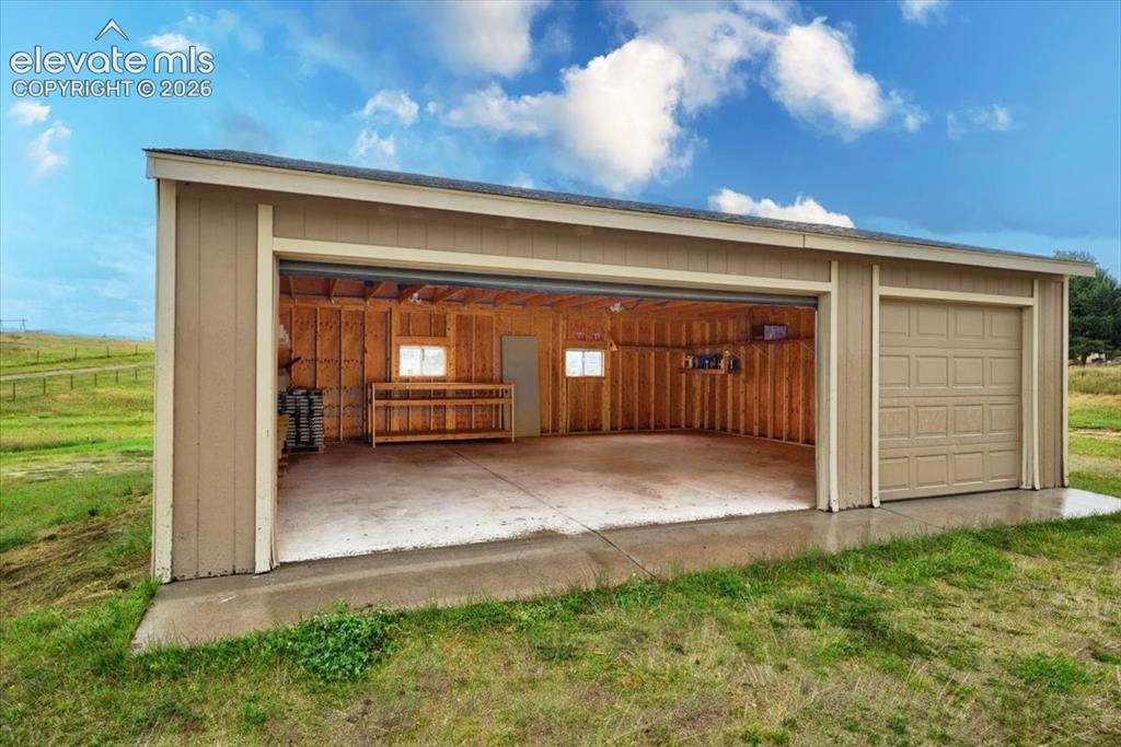 Image 9 of 48: Garage