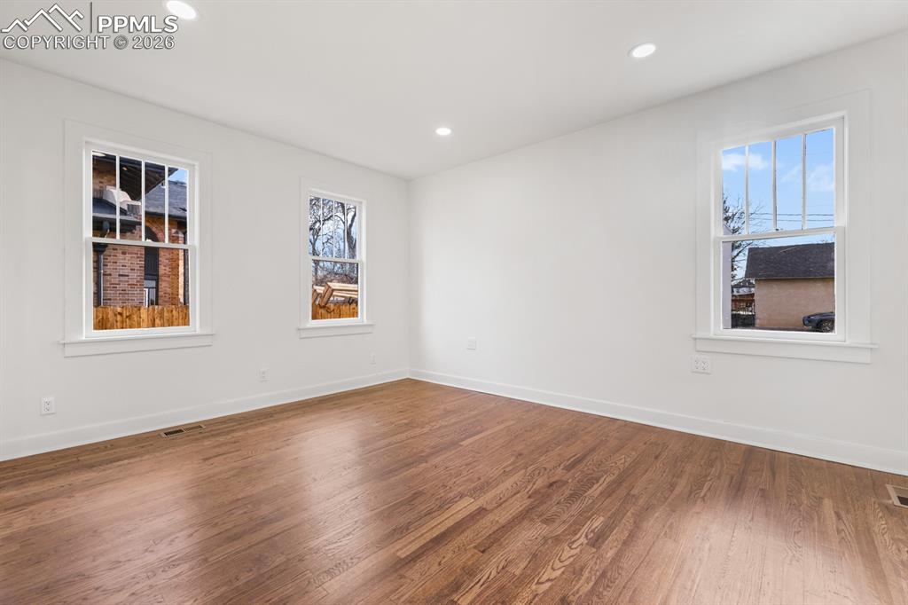 Image 16 of 40: Bedroom