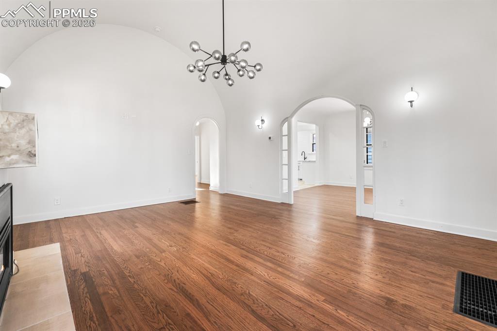 Image 5 of 40: Living Room