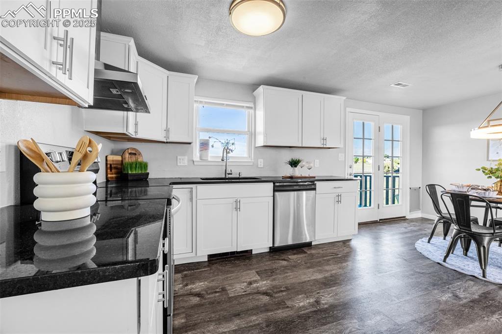 Image 12 of 34: Kitchen
