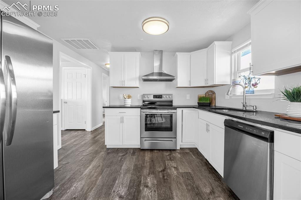 Image 13 of 34: Kitchen