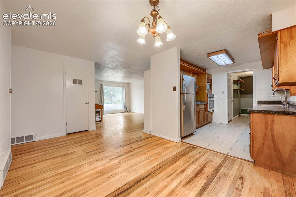 Image 3 of 20: Kitchen
