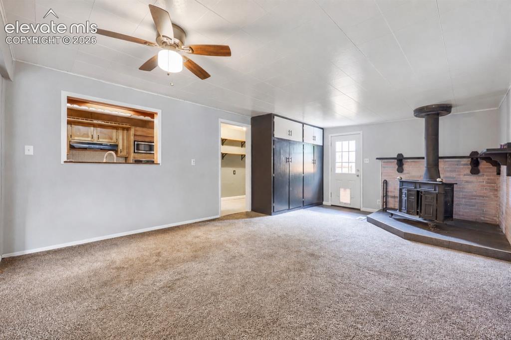 Image 6 of 20: Living Room