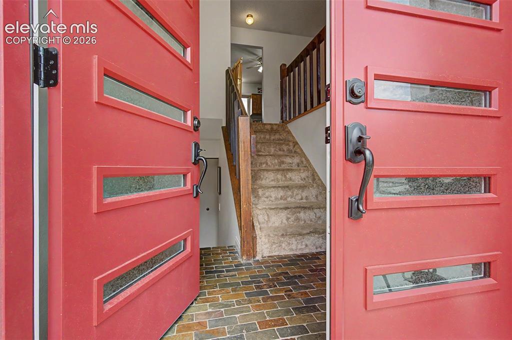 Image 4 of 30: Entry
