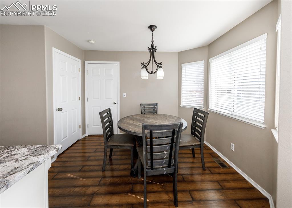 Image 14 of 42: Dining Area