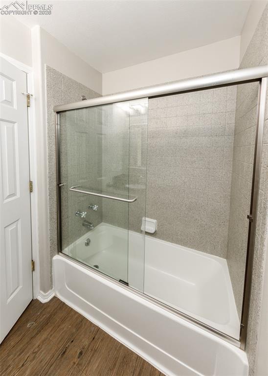 Image 30 of 42: Bathroom