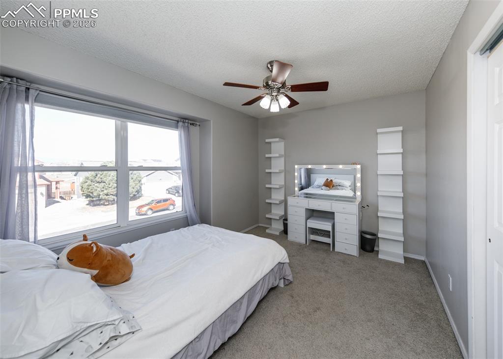 Image 31 of 42: Bedroom