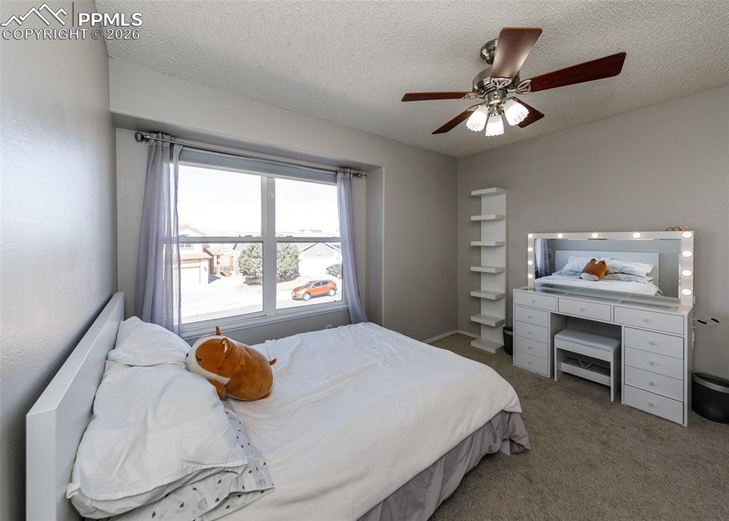 Image 32 of 42: Bedroom