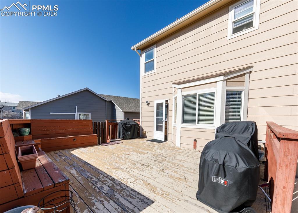 Image 34 of 42: Deck