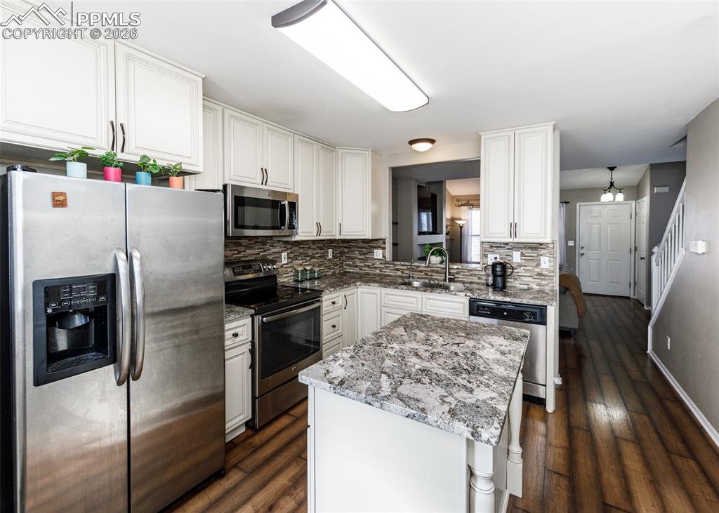 Image 9 of 42: Kitchen