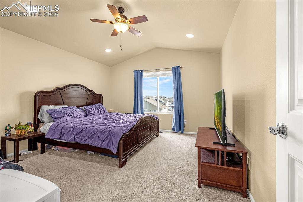 Image 22 of 34: Bedroom