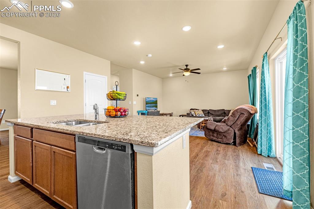 Image 7 of 34: Kitchen