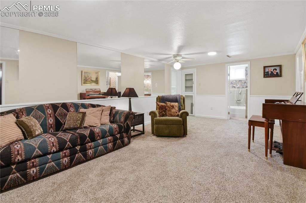 Image 19 of 47: Living Room