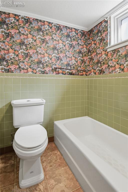 Image 25 of 47: Bathroom