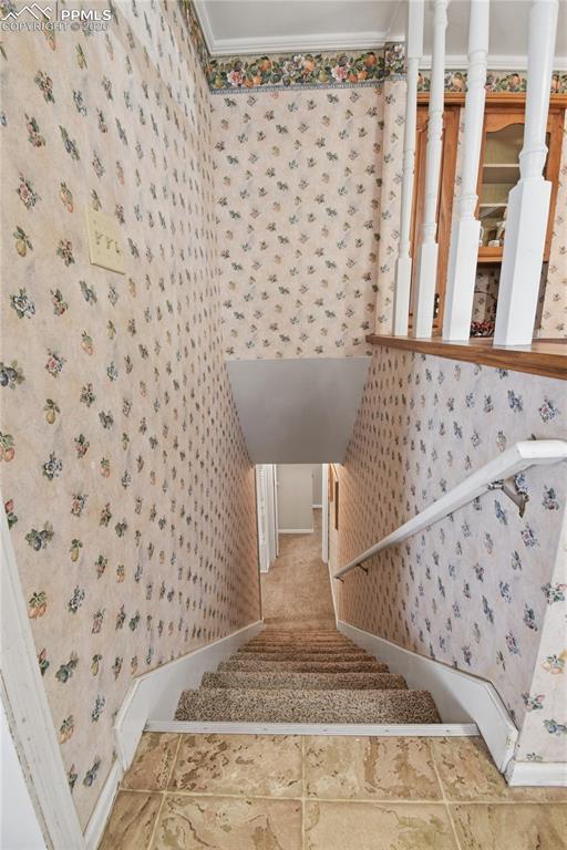 Image 26 of 47: stair well