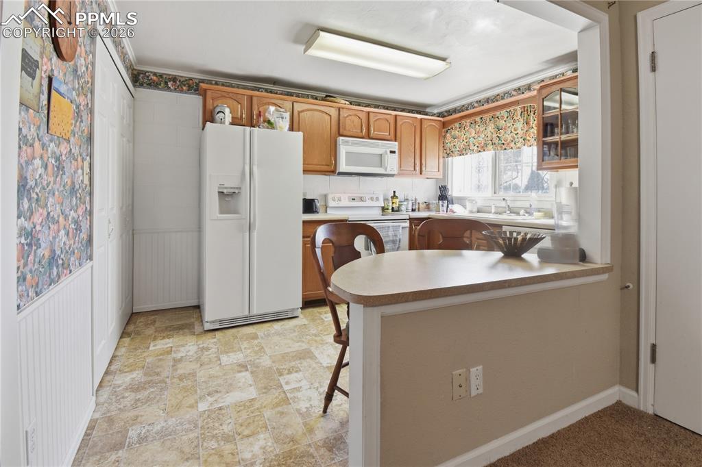 Image 32 of 47: Apartment kitchen