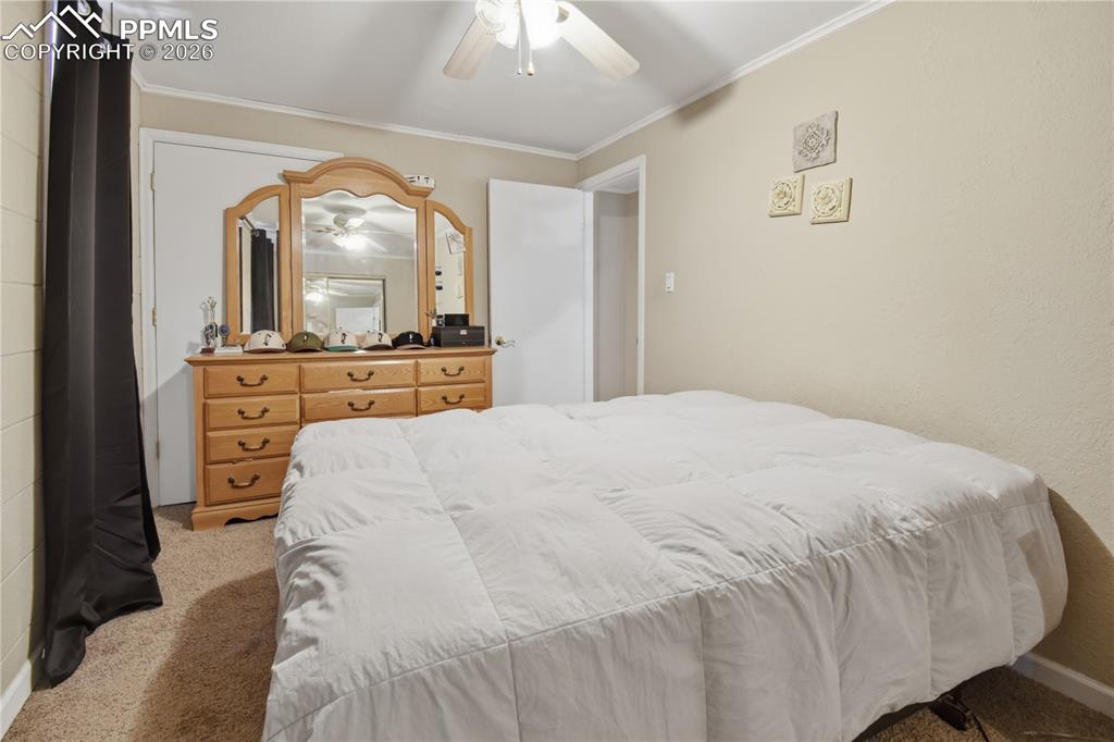 Image 35 of 47: Apartment bedroom