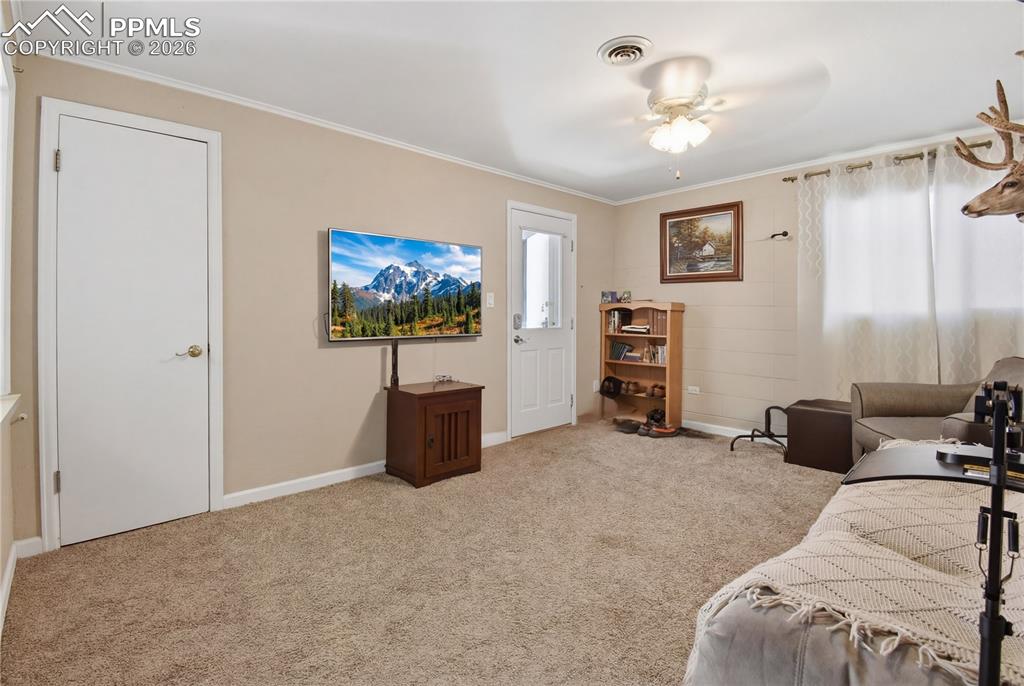 Image 37 of 47: Apartment living room