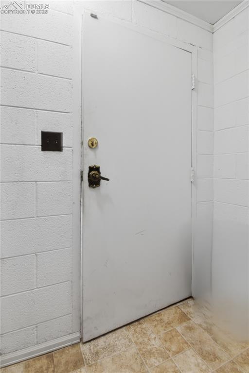 Image 38 of 47: Apartment entry