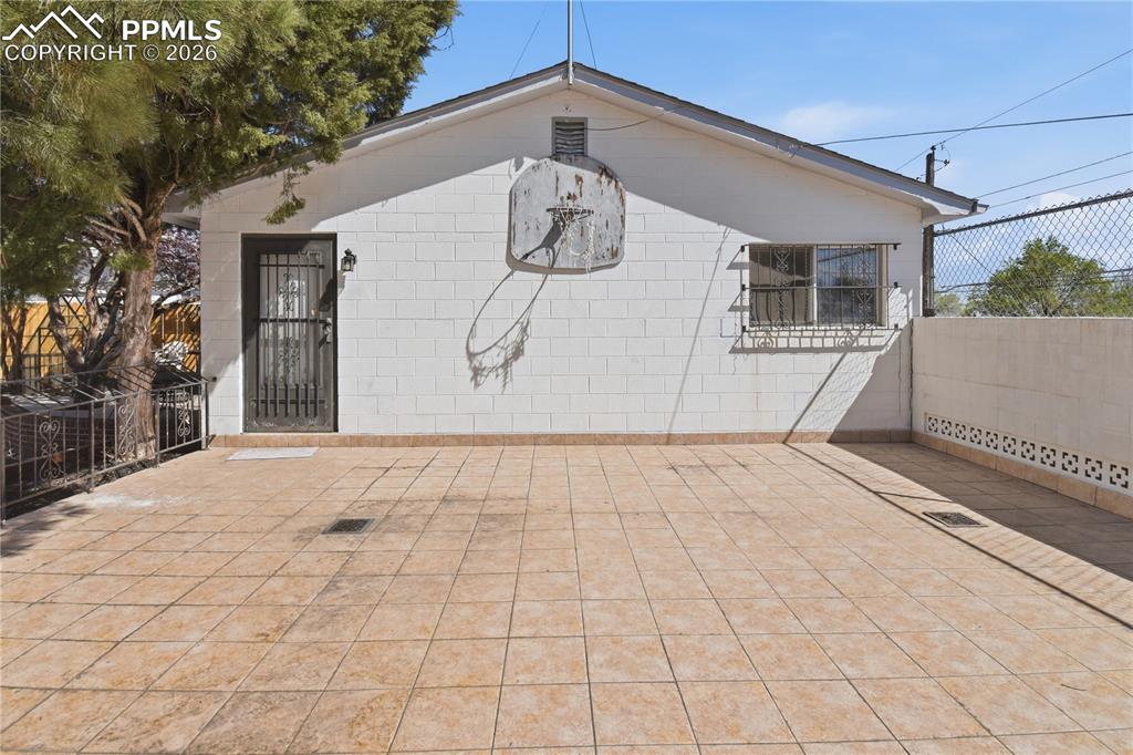 Image 45 of 47: Patio