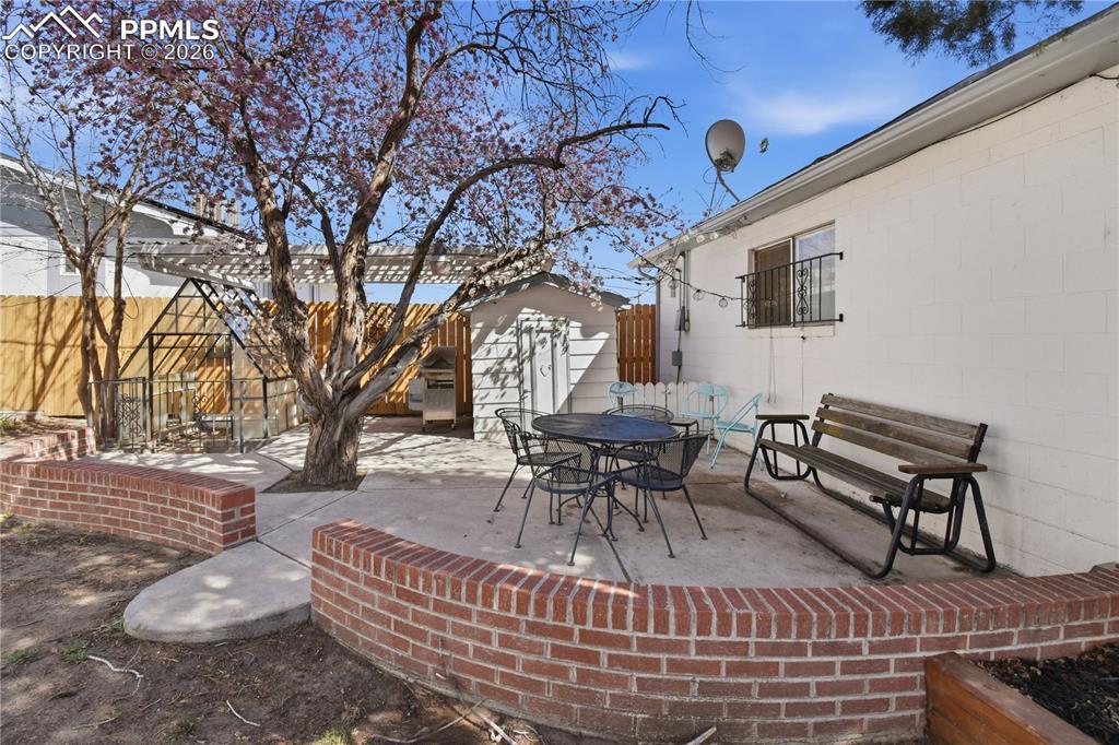 Image 46 of 47: Patio