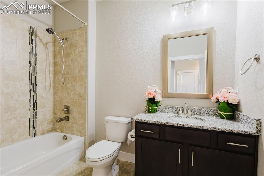 Image 13 of 50: Main Floor Bathroom