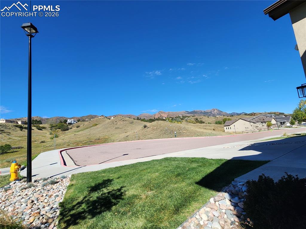 Image 48 of 50: Yard